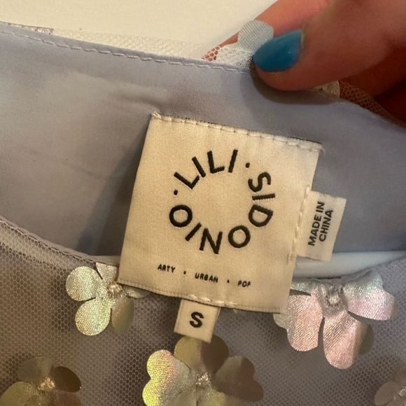 Lili Sidonio Silver Flowers Top - Picture 3 of 4